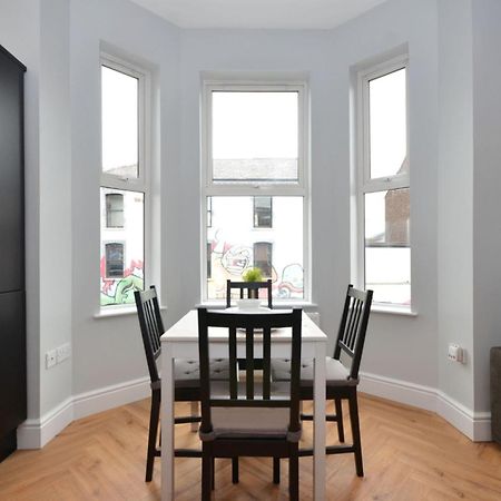 2 Bdr & 1 Bdr Apartments At Queens Uni By Belfast City Breaks Экстерьер фото