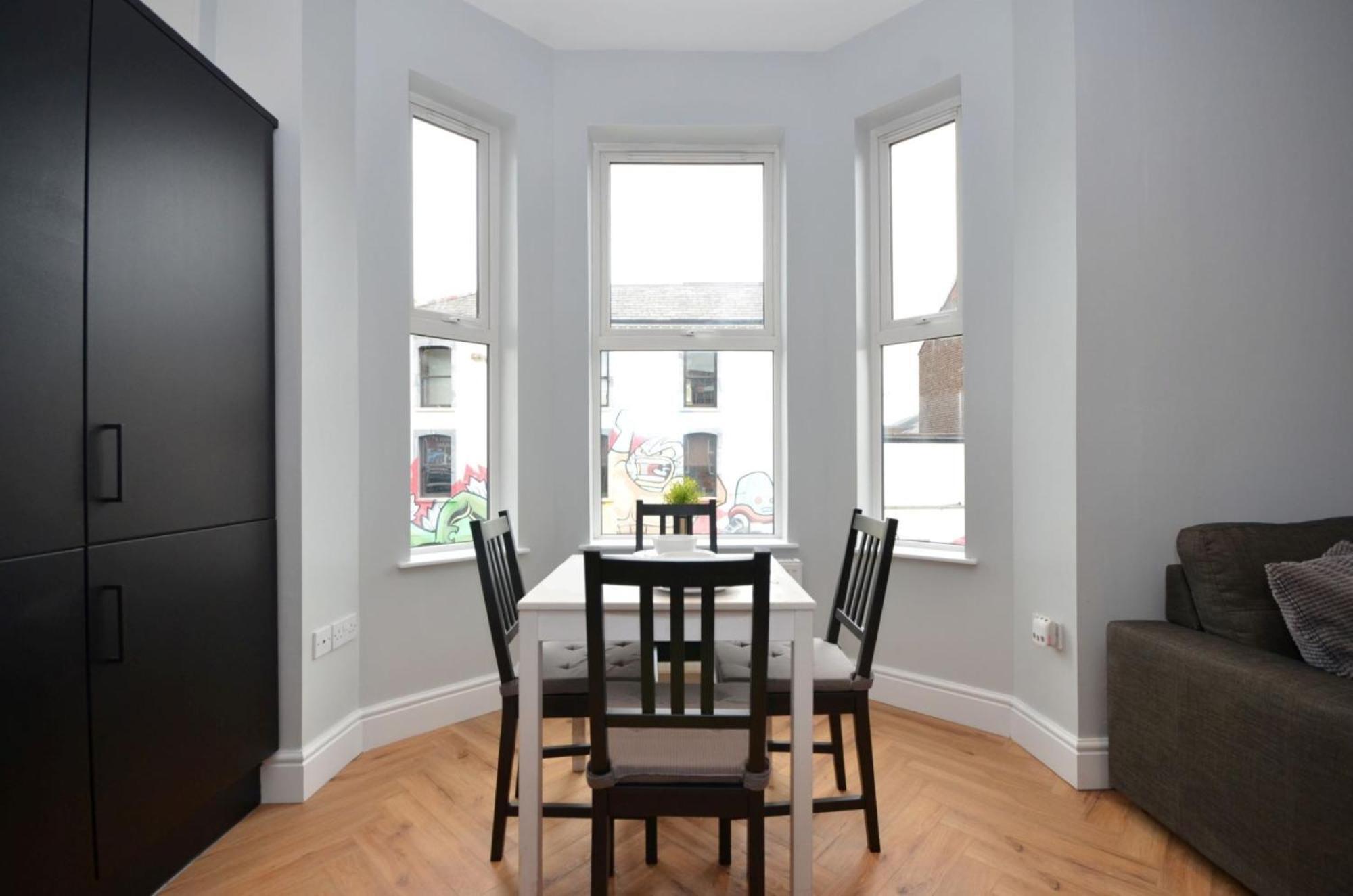 2 Bdr & 1 Bdr Apartments At Queens Uni By Belfast City Breaks Экстерьер фото
