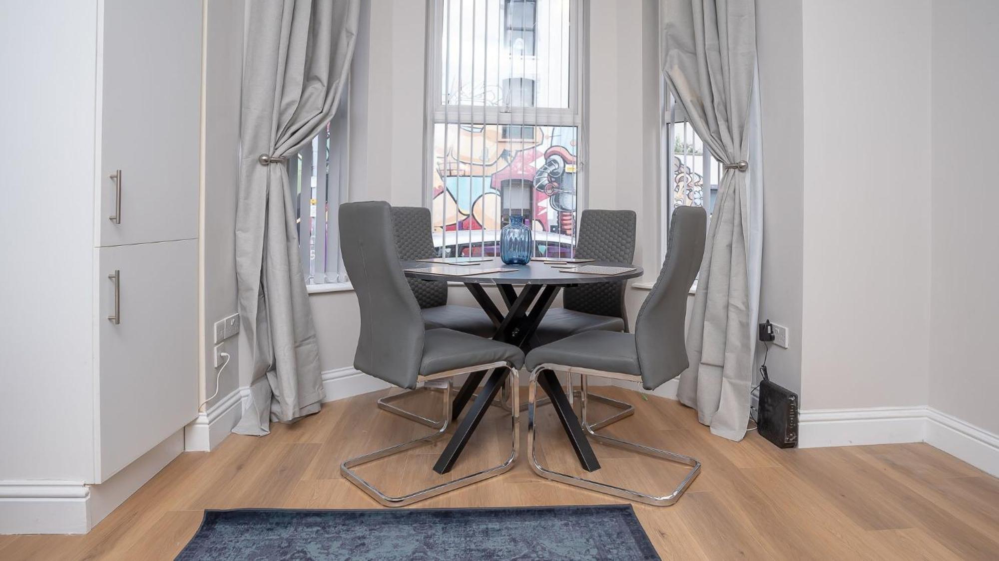 2 Bdr & 1 Bdr Apartments At Queens Uni By Belfast City Breaks Экстерьер фото